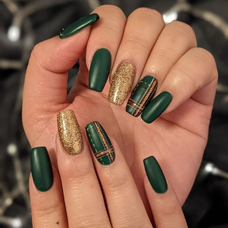 emerald green nail ideas