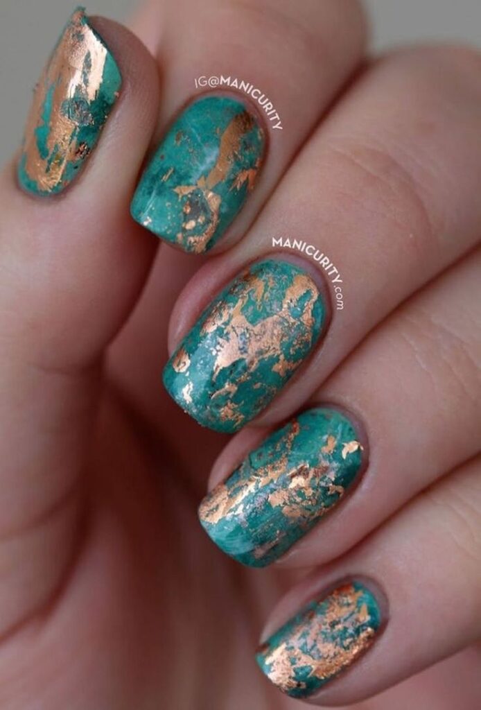 green and gold nails short