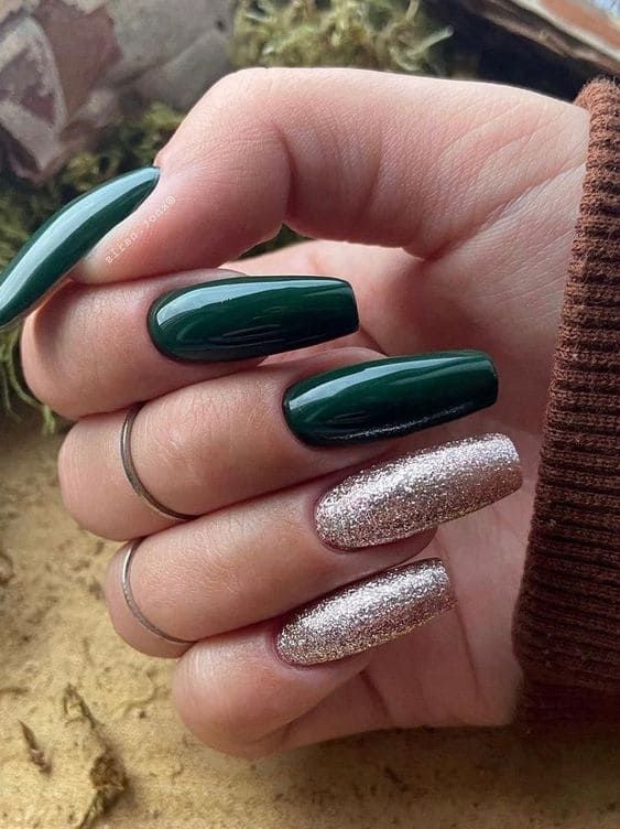 green nail