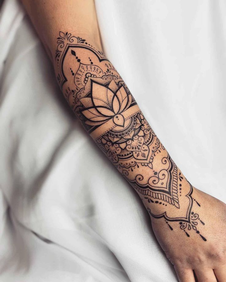 hand tattoo ideas for women