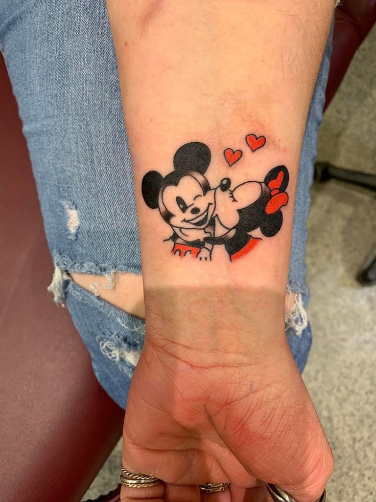 mickey mouse tattoo outline