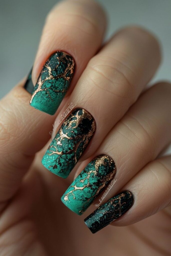 short green and gold nails