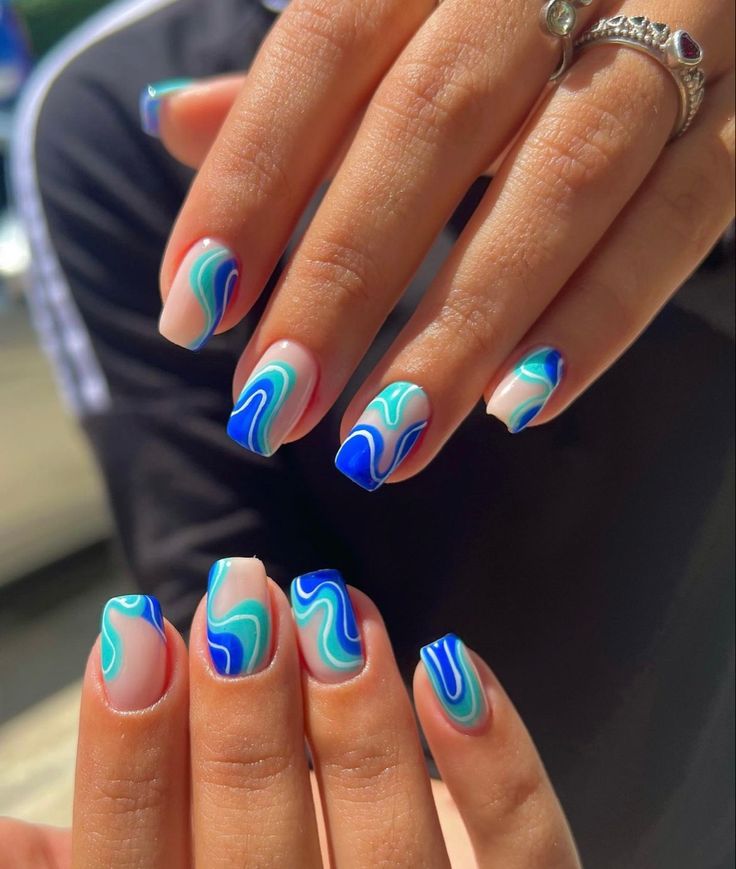 summer preppy nail inspo