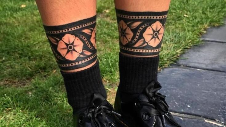 under knee tattoo