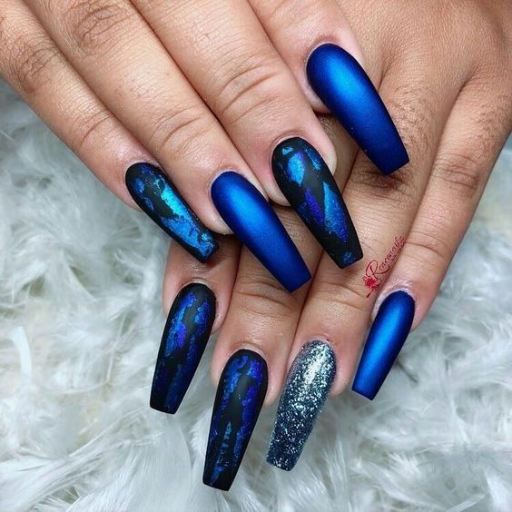 black and blue nail inspo